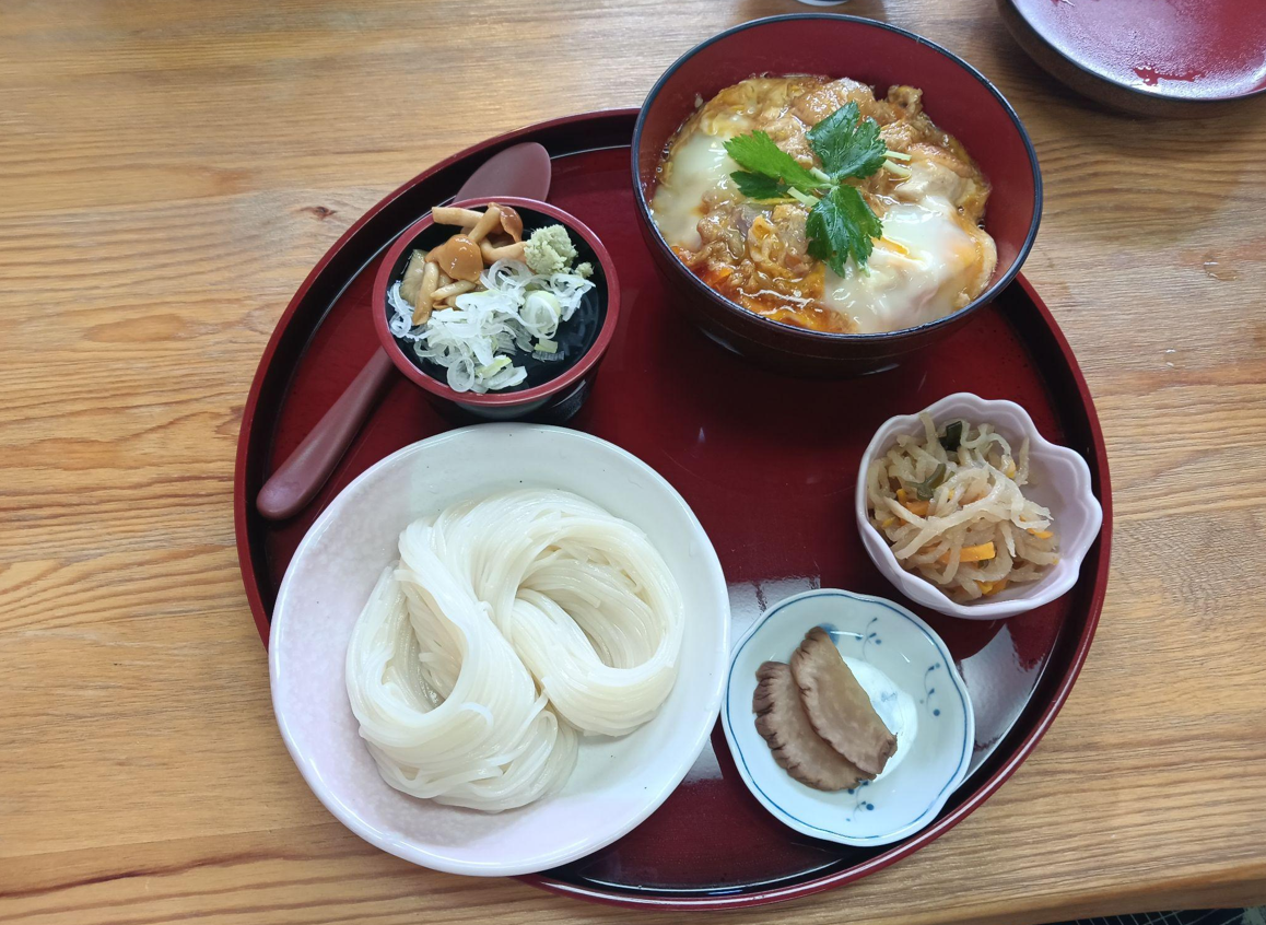 圖片說明: 親子丼套餐